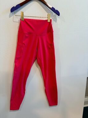 Set S/M Nike One Dri-FIT Hot Pink High Rise Cropped Leggings & Indy Sports Bra